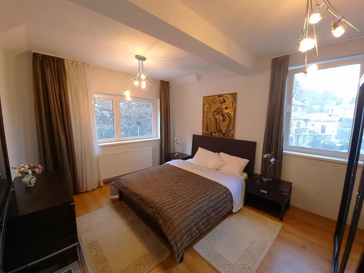 Marble Villa: Luxury estate - central but intimate Sinaia Extérieur photo