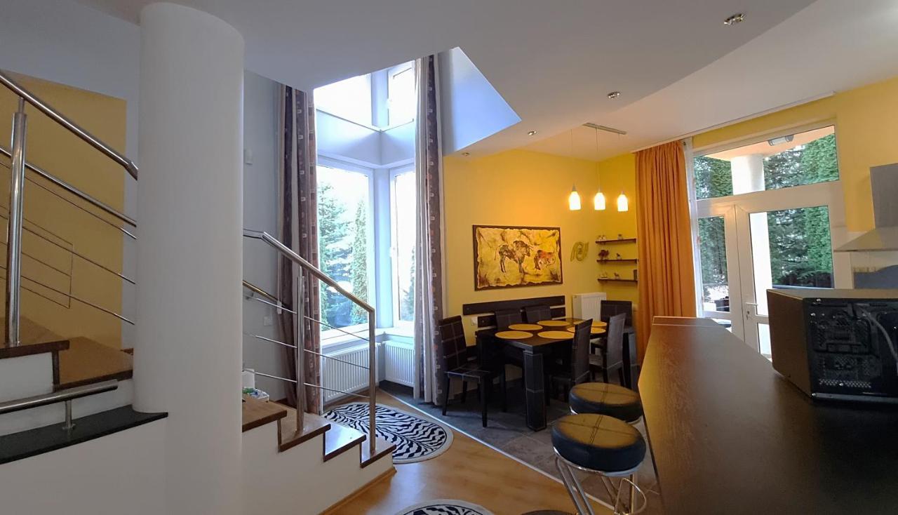 Marble Villa: Luxury estate - central but intimate Sinaia Extérieur photo