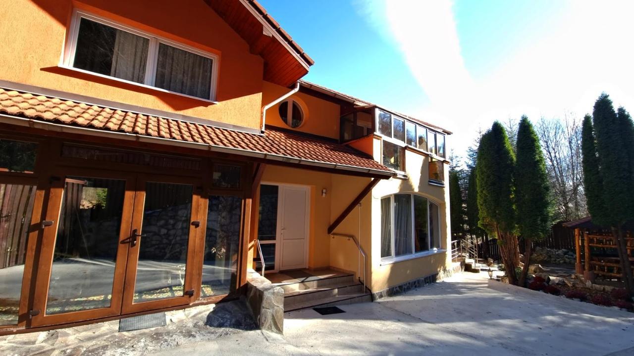 Marble Villa: Luxury estate - central but intimate Sinaia Extérieur photo